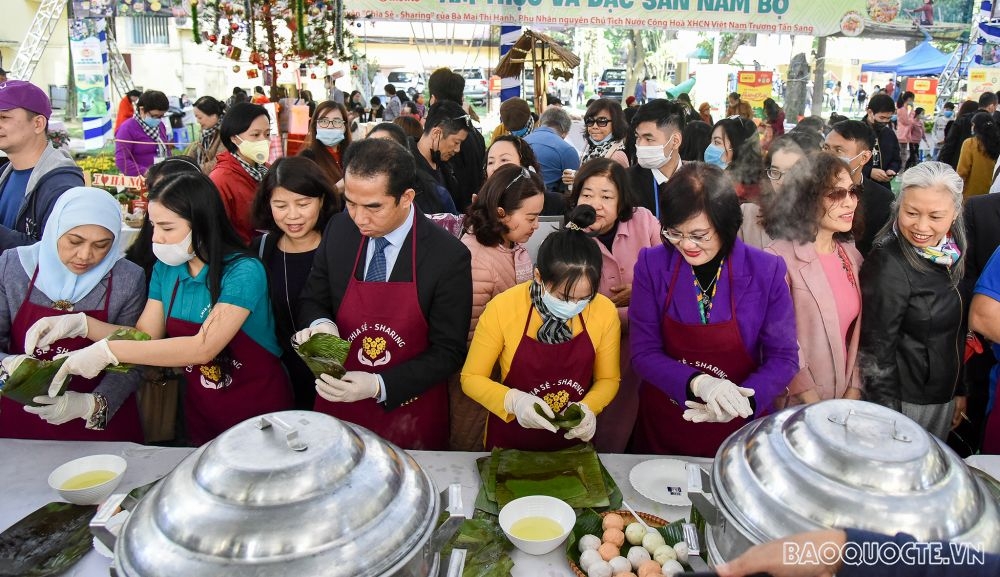 Int'l Food Festival serves up global flavors in Hanoi Int'l Food Festival serves up global flavors in Hanoi
