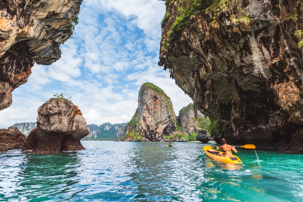 Canadian newspaper praised Ha Long Bay one of a must- visit destination canadian newspaper praised ha long bay one of a must visit destination