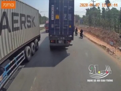 video 15 nguoi thoat chet khi xe giuong nam boc chay tren quoc lo 20
