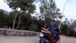 video 15 nguoi thoat chet khi xe giuong nam boc chay tren quoc lo 20