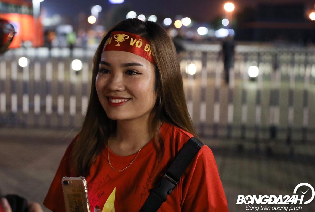 ngam nhieu cdv nu xinh dep va cuong nhiet toi co vu u23 viet nam