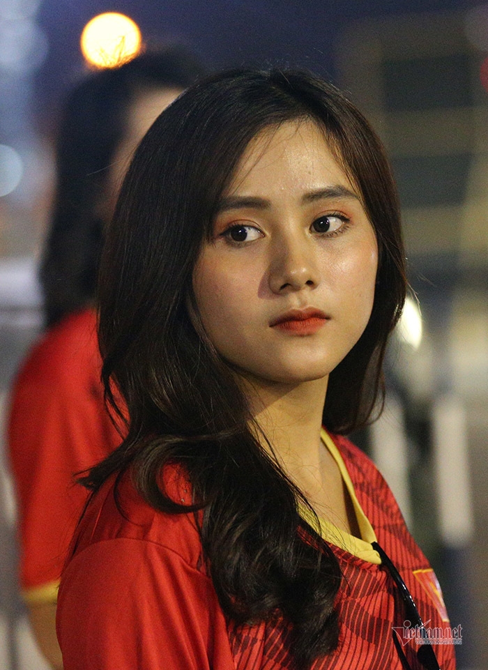 ngam nhieu cdv nu xinh dep va cuong nhiet toi co vu u23 viet nam