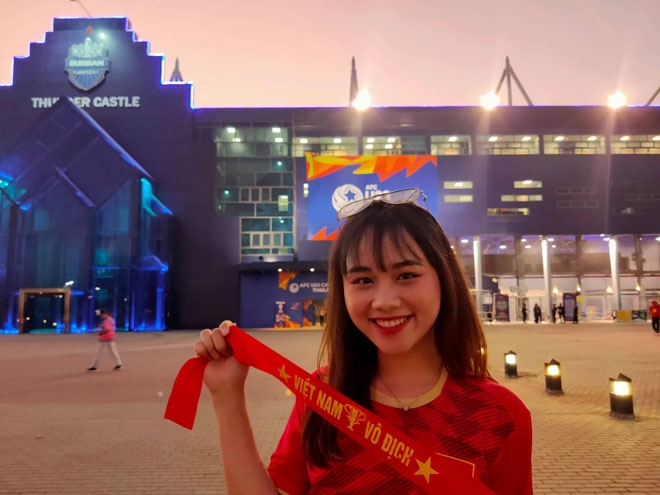 ngam nhieu cdv nu xinh dep va cuong nhiet toi co vu u23 viet nam