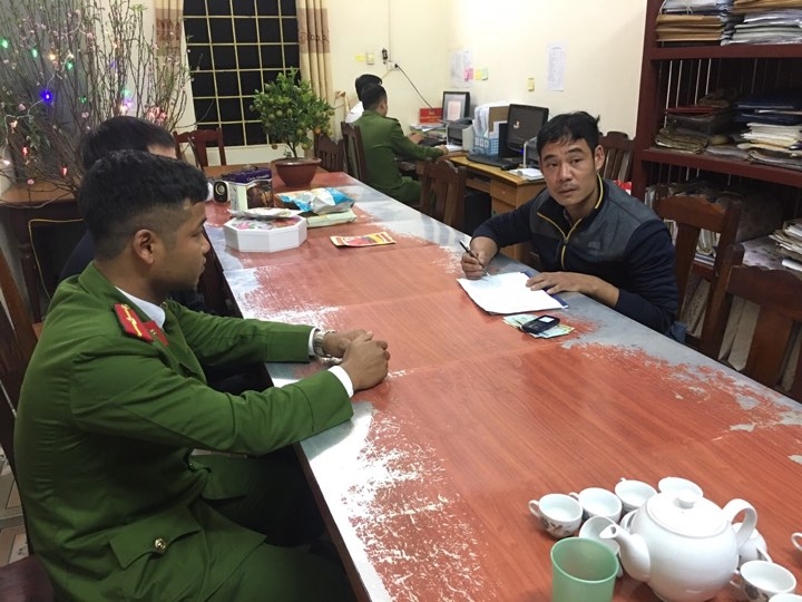 Tự cắt vào tay giả vờ báo công an bị mất 28 triệu đồng vì không có tiền đem về cho vợ tu cat vao tay gia vo bao cong an bi mat 28 trieu dong vi khong co tien dem ve cho vo