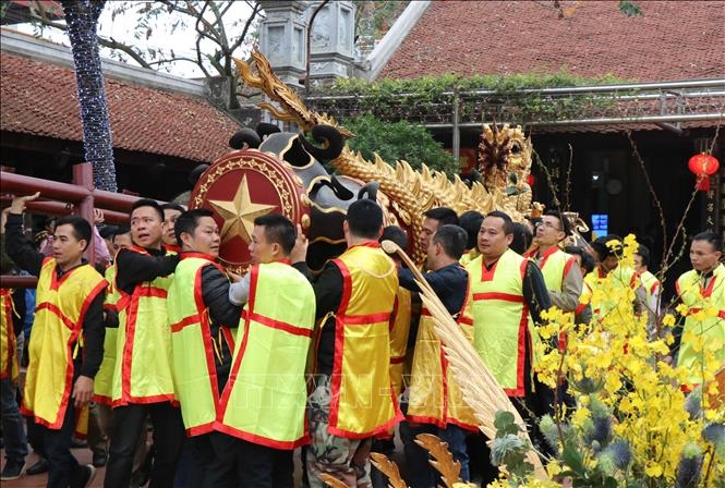 Hàng trăm người tham gia rước pháo 6 mét trong 2 tiếng ở hội làng Đồng Kỵ hang tram nguoi tham gia ruoc phao 6 met trong 2 tieng o hoi lang dong ky