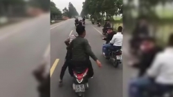 video nam thanh nien dau tran lao nhu bay ra giua nut giao bi xe tai cuon vao gam tu vong