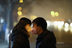 su that ve co gai cam giay ban than de co nguoi yeu ngay valentine 142