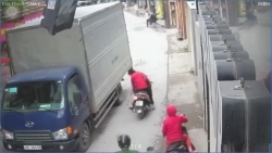 canh sat dubai roi xuong dat khi dang thu nghiem xe bay o do cao 30 m