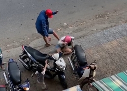 nguoi dan ong tum toc danh da man phu nu trong thang may khai gi