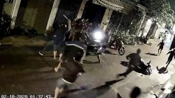 2 doi tuong cau trom cho bi dan lang vay danh dot xe o nghe an