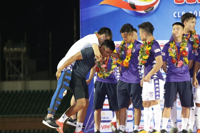 Chấn thương của Duy Mạnh là gì, vì sao phải nghỉ thi đấu dài hạn? chan thuong nghiem trong cua duy manh la gi vi sao phai nghi thi dau dai han