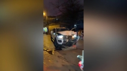 video lamborghini 69 ti dong nat dau sau cu lao thang vao tru be tong giua duong