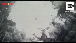 Video: Đoàn xe quân sự và binh sĩ Syria bị UAV Thổ Nhĩ Kỳ không kích dữ dội