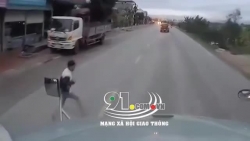 video hai hung 3 xe container chen nhau che kin het mat duong
