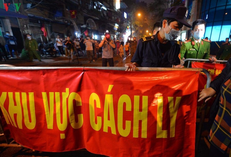 Phố Trúc Bạch hết cách ly, riêng 2 số nhà vẫn bị cách ly anh pho truc bach duoc tra tu do rieng 2 so nha van bi cach ly