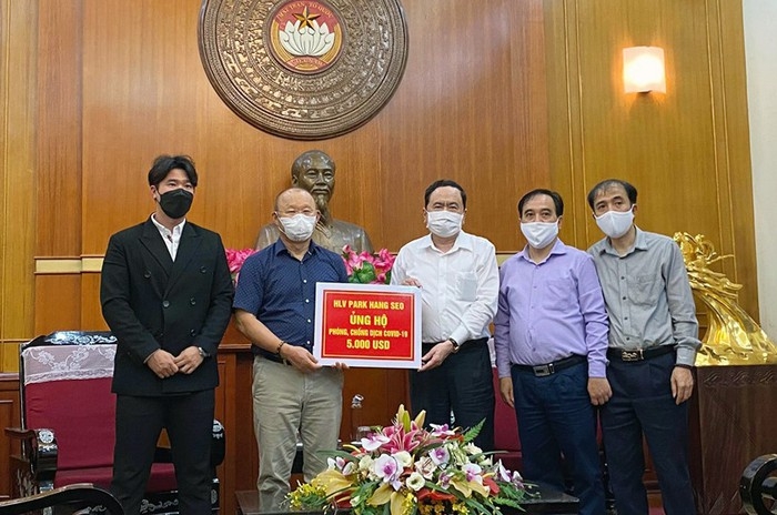 Lý do HLV Park Hang Seo không bị giảm lương he lo ly do hlv park hang seo khong bi giam luong