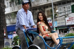 video tai xe grab cam mu bao hiem dap vao dau nguoi phu nu vi tranh loi di