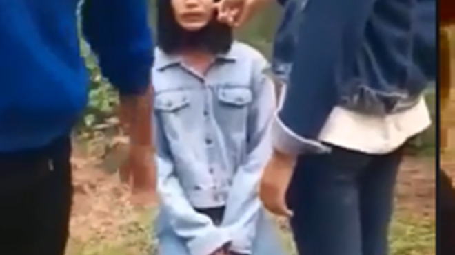 vi sao nu sinh lop 7 o nghe an bi bat quy va danh hoi dong o rung phi lao