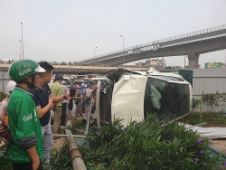 hon 100 xe sang mercedes bi cuom cung luc rung dong nuoc my