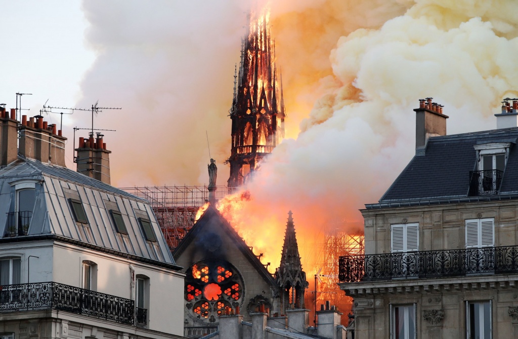 Tỷ phú Pháp tuyên bố chi tiền khủng để xây lại Nhà thờ Đức Bà Paris là ai? ty phu phap tuyen bo chi tien khung de xay lai nha tho duc ba paris la ai