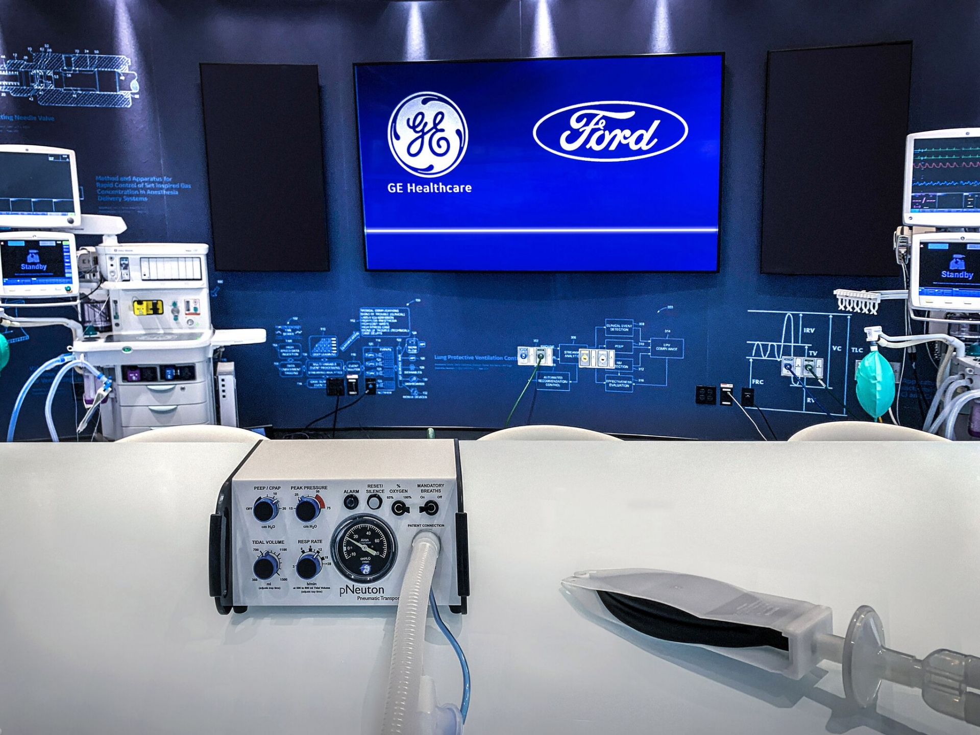 Ford sản xuất 50.000 máy thở "cấp tốc" hỗ trợ bệnh nhân nhiễm COVID-19 ford san xuat 50000 may tho trong 100 ngay ho tro benh nhan nhiem covid 19