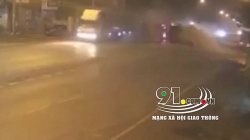 video hai hung 3 xe container chen nhau che kin het mat duong