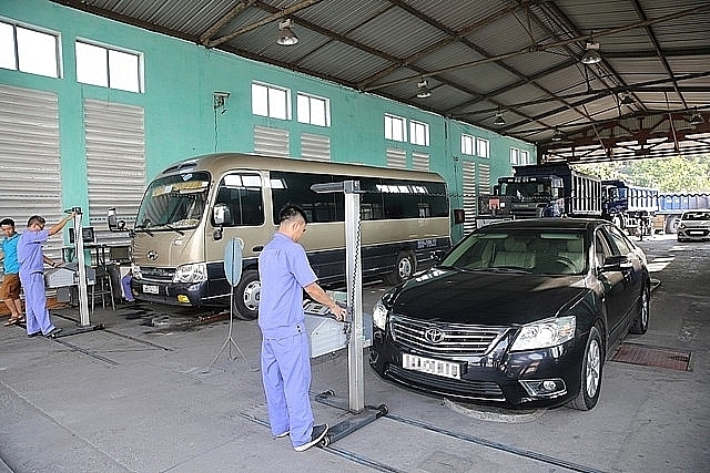Đề xuất miễn, giảm phí bảo trì đường bộ hết năm 2020 vì dịch COVID-19 de xuat giam 50 phi dang kiem xe co gioi vi dich covid 19