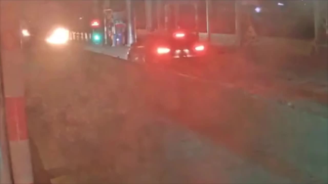 Video: Khoảnh khắc trạm BOT ở Khánh Hòa bị ném 2 quả bom xăng