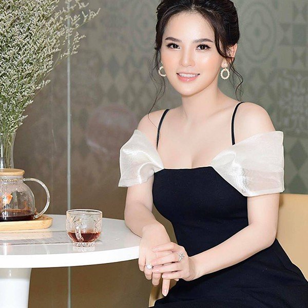 Nữ diễn viên Phi Huyền Trang đóng loạt clip hài Mỳ Gõ là ai? nu dien vien phi huyen trang dong loat clip hai my go la ai