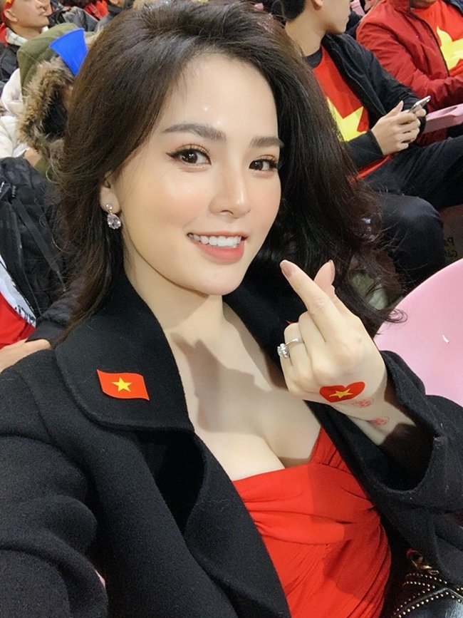 Nữ diễn viên Phi Huyền Trang đóng loạt clip hài Mỳ Gõ là ai? nu dien vien phi huyen trang dong loat clip hai my go la ai