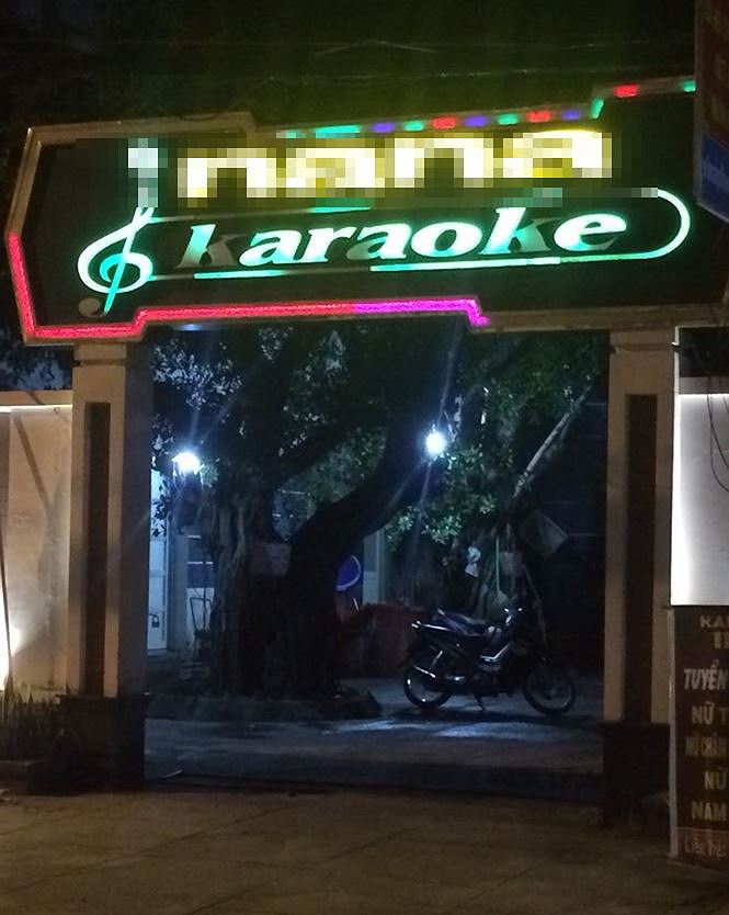 Kiểm điểm nhóm cán bộ Cà Mau hát karaoke có tiếp viên nữ kiem diem rut kinh nghiem 5 can bo quay clip hat karaoke co tiep vien nu rot bia
