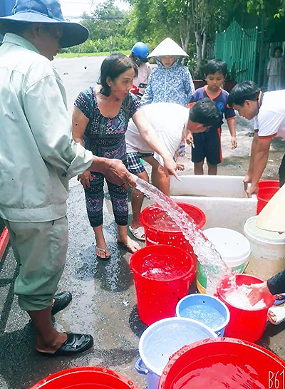 Vì sao sông ở miền Tây bất ngờ chuyển màu đen, bốc mùi hôi thối? vi sao song cai o mien tay bat ngo chuyen mau den boc mui hoi thoi