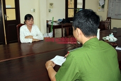 ha noi nguoi phu nu bi cho du lao vao can xe kinh hoang