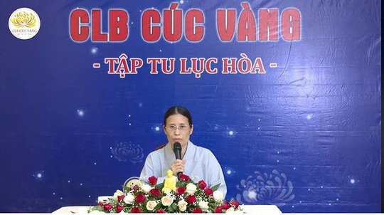 ba pham thi yen bat ngo xuat hien tai buoi mung le phat dan cua chua ba vang