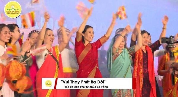 ba pham thi yen bat ngo xuat hien tai buoi mung le phat dan cua chua ba vang