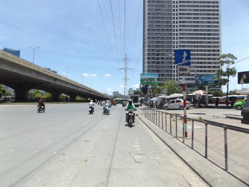 Chùm ảnh: Muôn kiểu tránh nóng của người Hà Nội trong "chảo lửa" hơn 40 độ C chum anh muon kieu tranh nong cua nguoi ha noi trong chao lua hon 40 do c