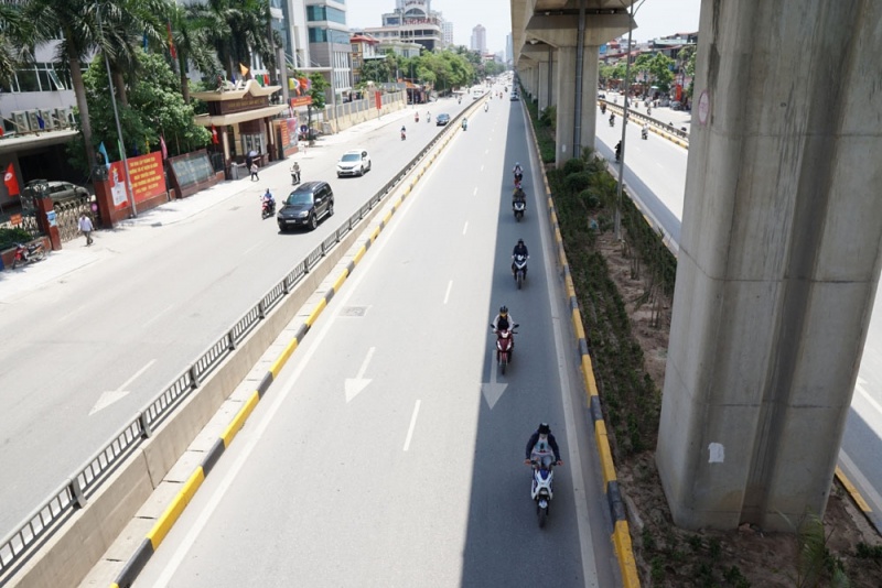 Chùm ảnh: Muôn kiểu tránh nóng của người Hà Nội trong "chảo lửa" hơn 40 độ C chum anh muon kieu tranh nong cua nguoi ha noi trong chao lua hon 40 do c
