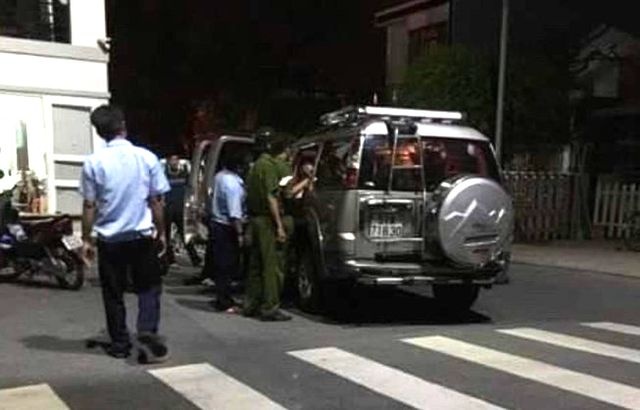Bắt 4 nghi can vụ 2 thi thể trong khối bê tông ở Bình Dương đang định bỏ trốn cong an ap toi bat 4 nghi can vu 2 thi the trong khoi be tong o binh duong dang dinh bo tron