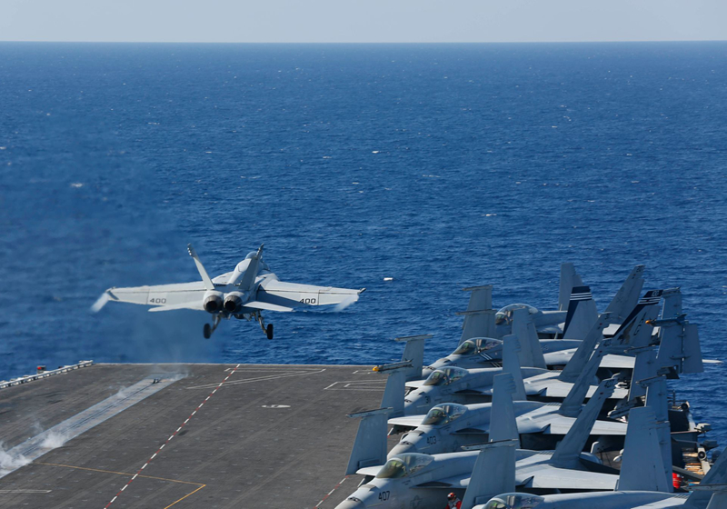Sống trên tàu sân bay USS Abraham Lincoln Mỹ áp sát Iran anh video cuoc song nhon nhip tren tau san bay uss abraham lincoln my dang dieu den gan iran