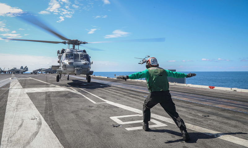 Sống trên tàu sân bay USS Abraham Lincoln Mỹ áp sát Iran anh video cuoc song nhon nhip tren tau san bay uss abraham lincoln my dang dieu den gan iran