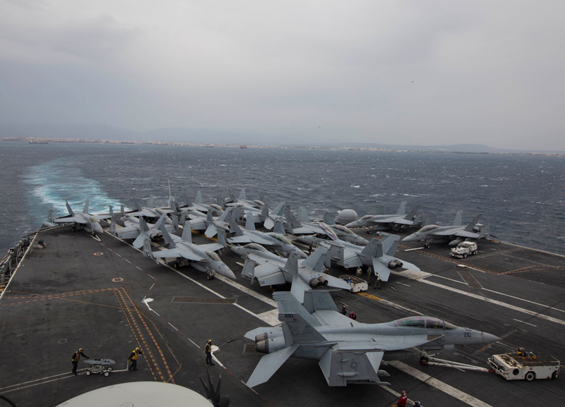 Sống trên tàu sân bay USS Abraham Lincoln Mỹ áp sát Iran anh video cuoc song nhon nhip tren tau san bay uss abraham lincoln my dang dieu den gan iran