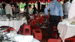 phan no cong an vien dung day cao su danh bam tim mong be gai 12 tuoi phai nhap vien