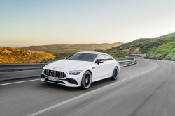 Mercedes-Benz Việt Nam ra mắt 3 mẫu xe thể thao mới