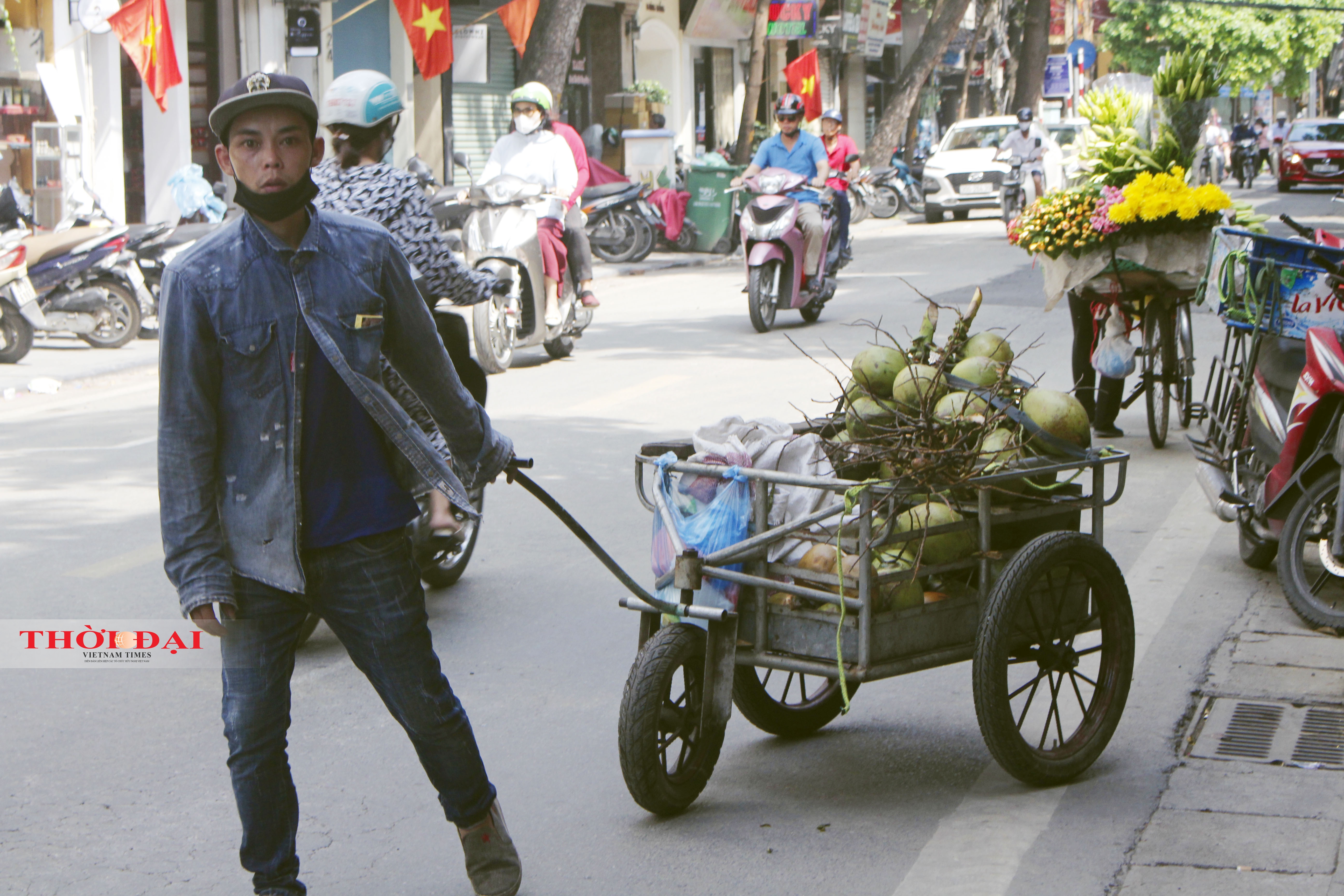 Chùm ảnh: Cuộc sống của người dân ở Hà Nội trong trạng thái "bình thường mới" chum anh cuoc song cua nguoi dan o ha noi trong trang thai binh thuong moi