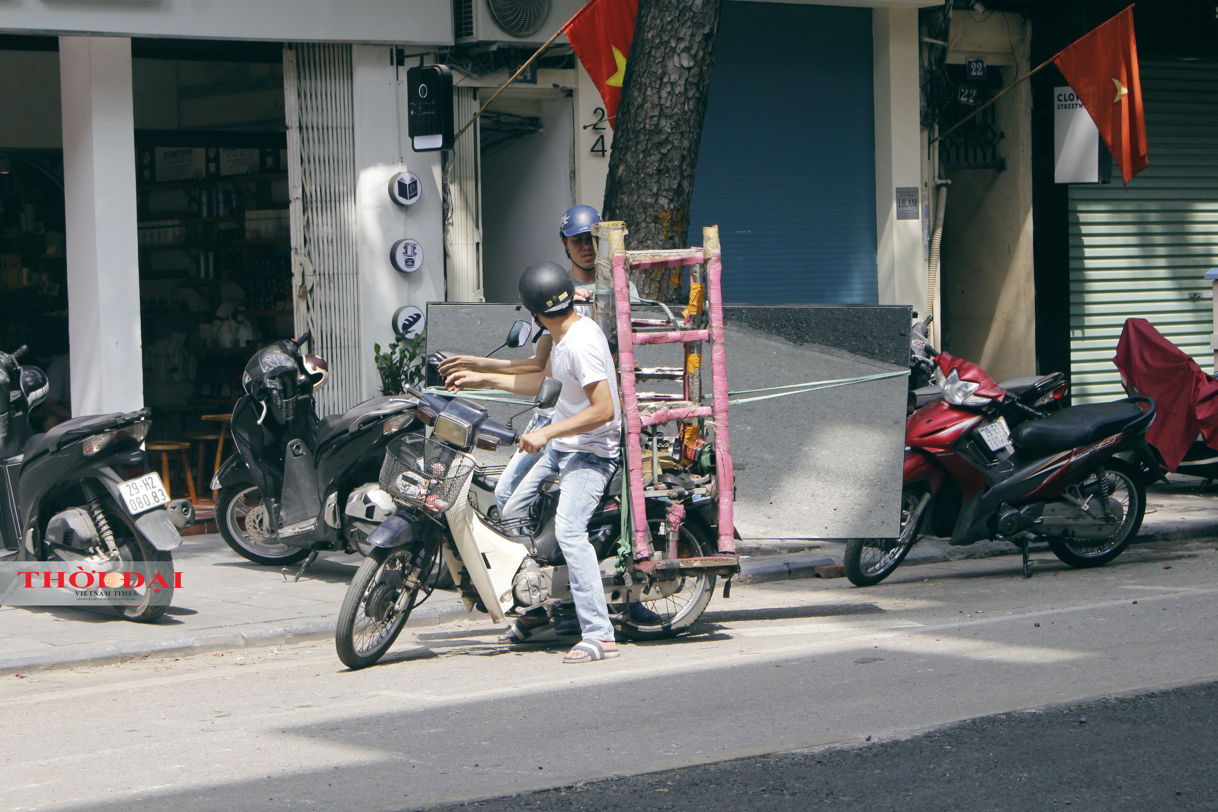 Chùm ảnh: Cuộc sống của người dân ở Hà Nội trong trạng thái "bình thường mới" chum anh cuoc song cua nguoi dan o ha noi trong trang thai binh thuong moi