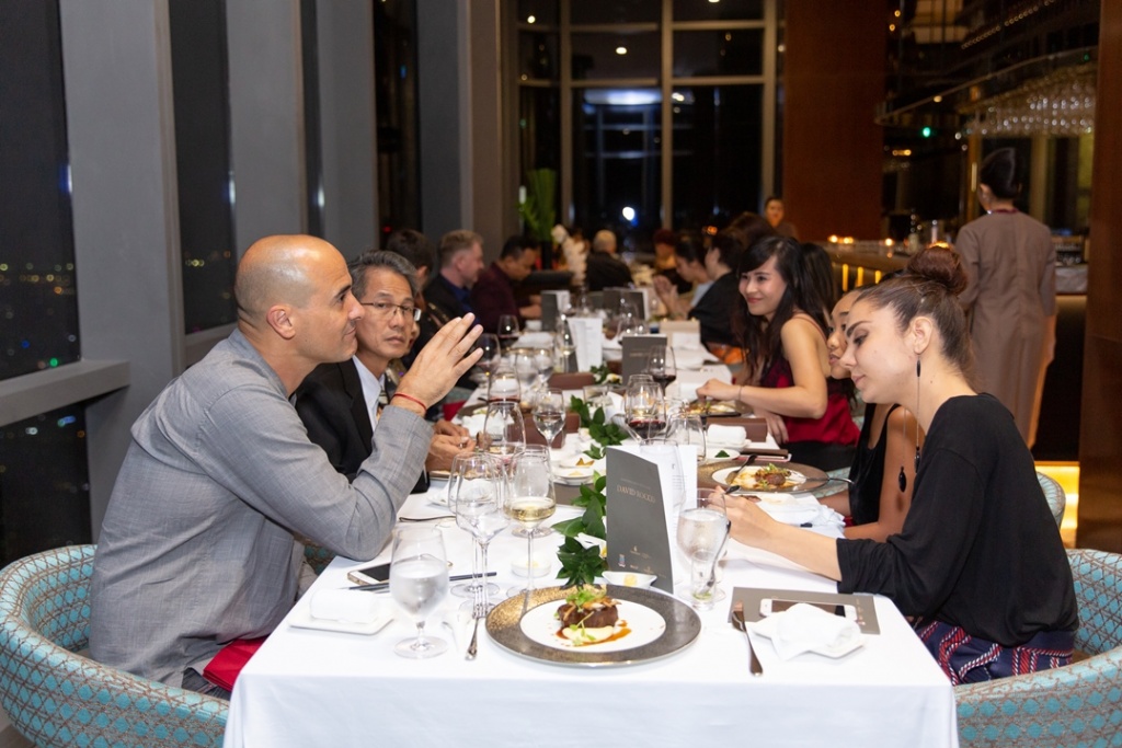 Đầu bếp lừng danh David Rocco chủ trì dạ tiệc giao lưu Việt-Ý tại Vinpearl Luxury Landmark 81 dau bep lung danh david rocco chu tri da tiec giao luu viet y tai vinpearl luxury landmark 81