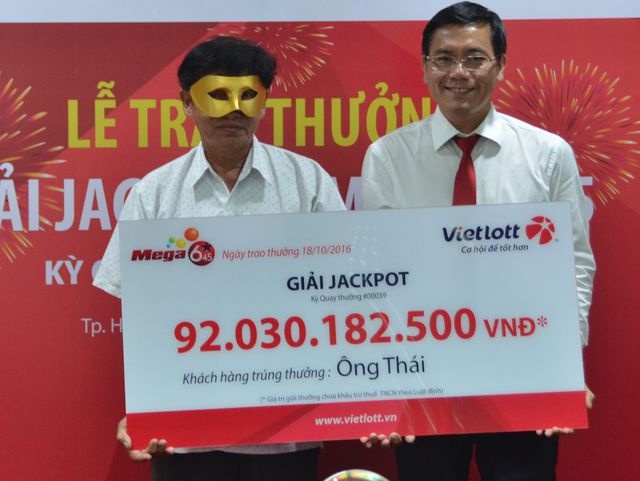Hàng loạt điểm bán xổ số đóng cửa, Vietlott "nương nhờ" VinMart có cứu vãn được tình thế? hang loat diem ban xo so dong cua vietlott nuong nho vinmart co cuu van duoc tinh the