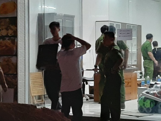 Khám nhà, trụ sở công ty của ông chủ gọi giang hồ vây xe chở công an ở Đồng Nai canh sat da thu giu nhung gi sau khi kham nha ke goi giang ho vay xe cong an