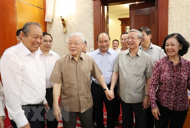 Tổng Bí thư, Chủ tịch nước họp Bộ Chính trị xem xét công tác nhân sự, thi hành kỷ luật tong bi thu chu tich nuoc nguyen phu trong chu tri hop bo chinh tri