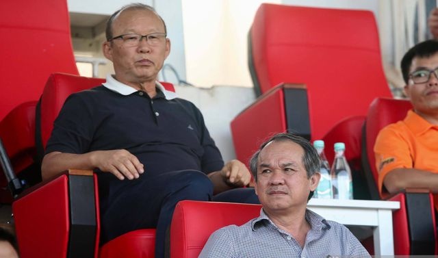 ong bau doan nguyen duc bat ngo bao tin buon cho hlv park hang seo va vff